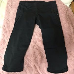 Black lululemon cropped leggings